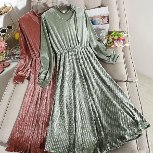 Retro stílusú női ruha zöld, rózsaszín és szürke színben, V-nyakú és hosszú ujjú