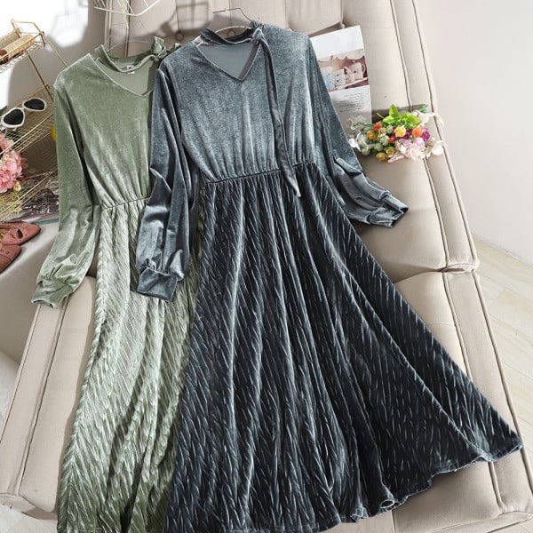 Retro stílusú női ruha zöld, rózsaszín és szürke színben, V-nyakú és hosszú ujjú