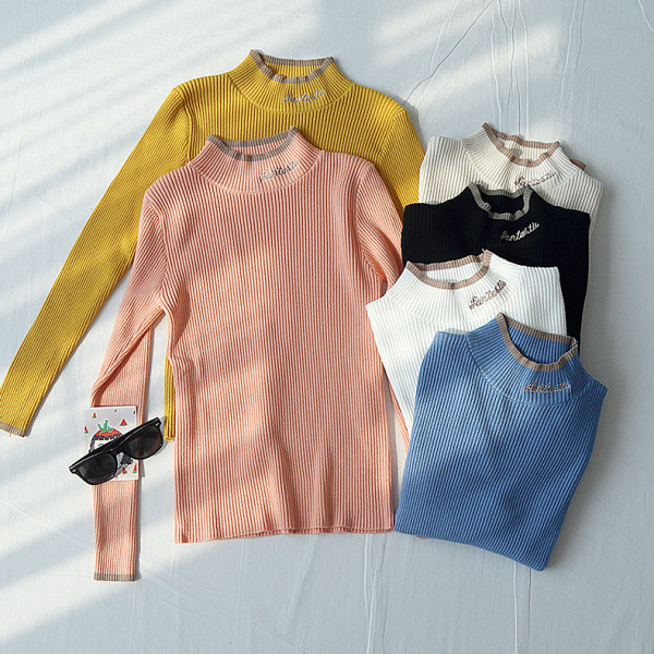 Bluză de damă toamnă-iarnă cu decolteu rotund în albastru, alb, galben, negru și roz