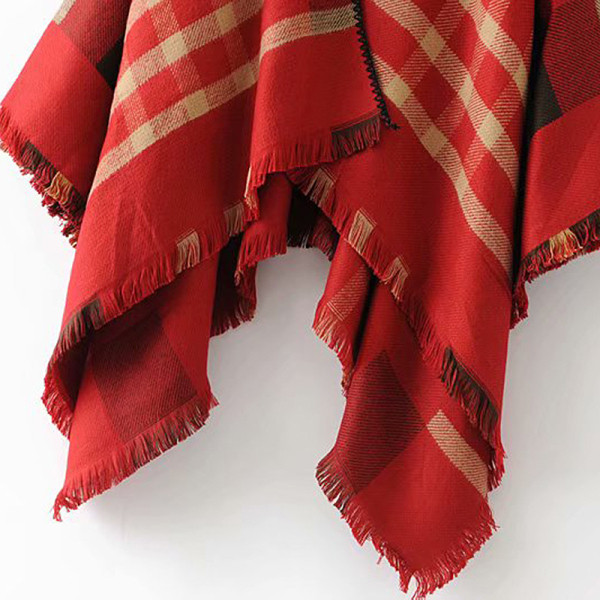 Női kockás poncsó retro stílusú, piros és fekete rojtokkal