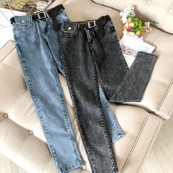 Alkalmi női farmer kék és szürke színben, magas derékkal és övvel