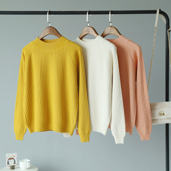 Őszi-téli blúz kerek nyakkivágással fehér, fekete, sárga és rózsaszín színekben