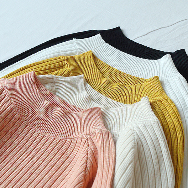 Őszi-téli blúz kerek nyakkivágással fehér, fekete, sárga és rózsaszín színekben