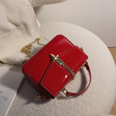 Modern női táska rövid és hosszú fülekkel, fekete, bordó, zöld és piros színben