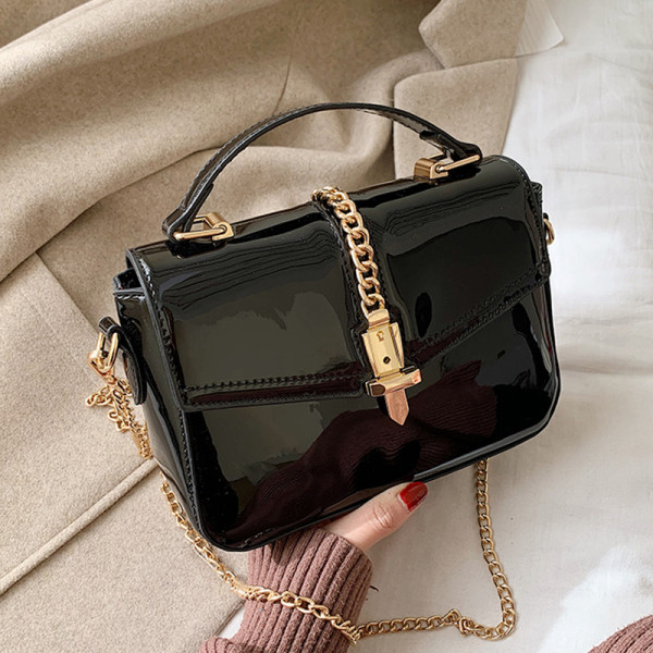 Modern női táska rövid és hosszú fülekkel, fekete, bordó, zöld és piros színben