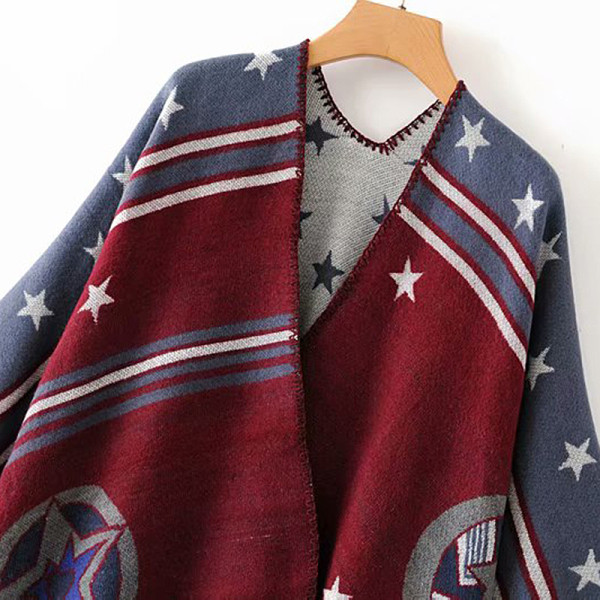 Vékony kötésből készült női poncsó kék, zöld és piros színben