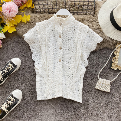 Stílusos női ing bézs, fehér és barna gombokkal és hímzéssel