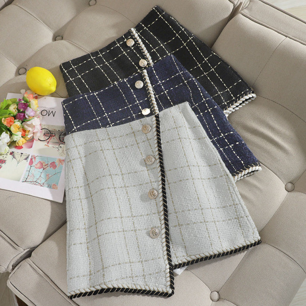 Fusta dama in carouri cu nasturi si talie inalta in albastru, alb si negru