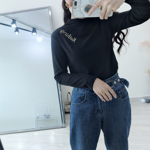 Női őszi-téli blúz fehér, zöld és fekete hímzéssel