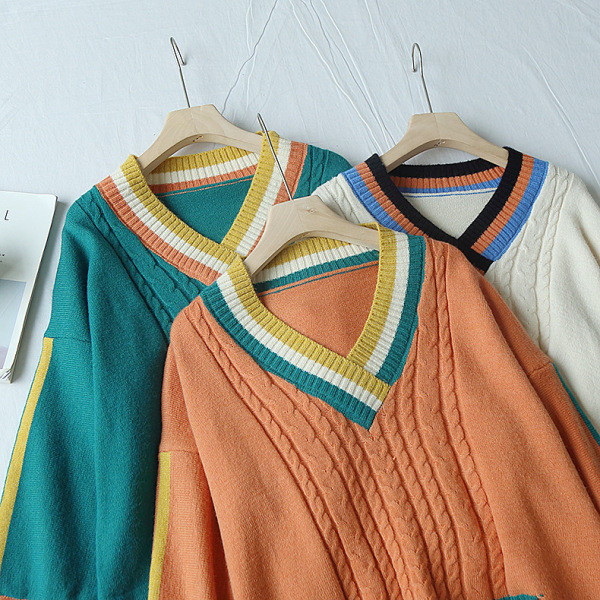 Színes női téli pulóver spitz nyakkivágással, narancssárga, fehér és zöld színben