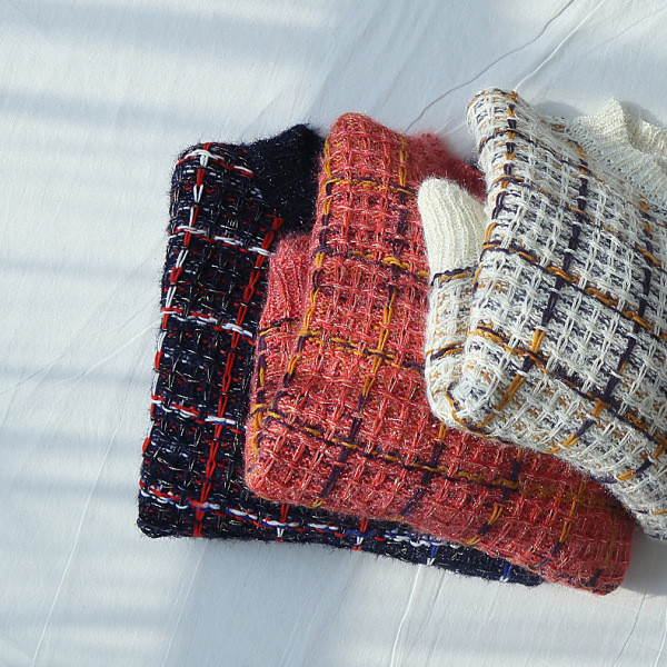 Női téli pulóver kerek nyakkivágással, kék, fehér és narancs színben