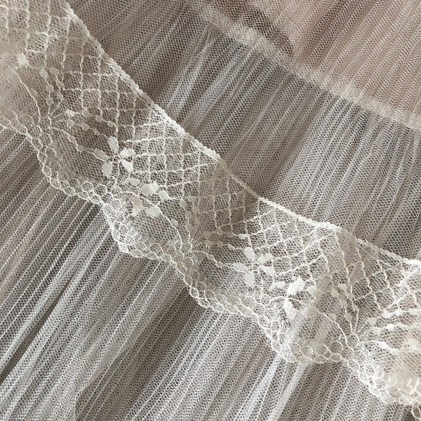 Hosszú női szoknya öt színben, csipkével és gumírozott derékkal