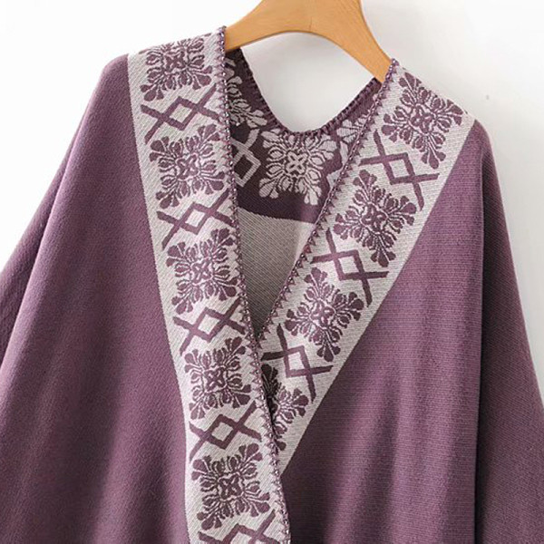 Hosszú poncsó vékony kötött lila, sárga és kék mintával