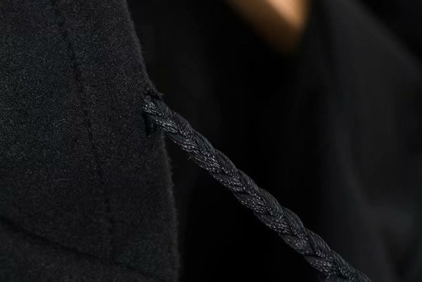 Пролетно-есенно палто тип пончо с връзки и качулка в черен цвят