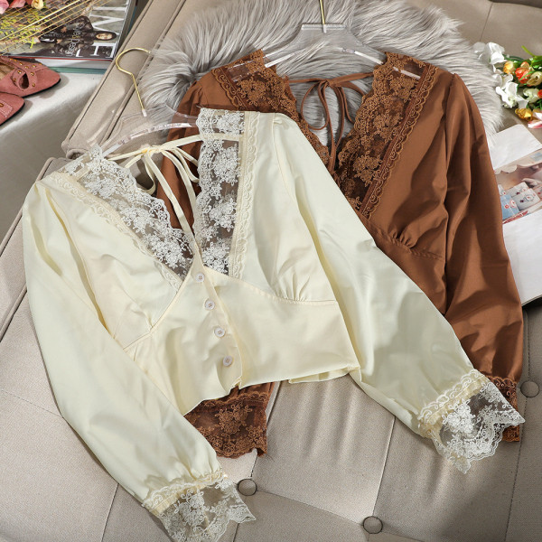 Cămașă scurtă de damă în cinci culori cu dantelă și decolteu în V