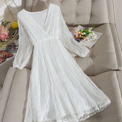 Rochie moderna de dama alb-negru cu dantela si decolteu in V