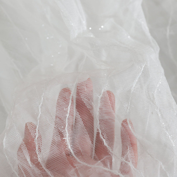 Rochie moderna de dama alb-negru cu dantela si decolteu in V