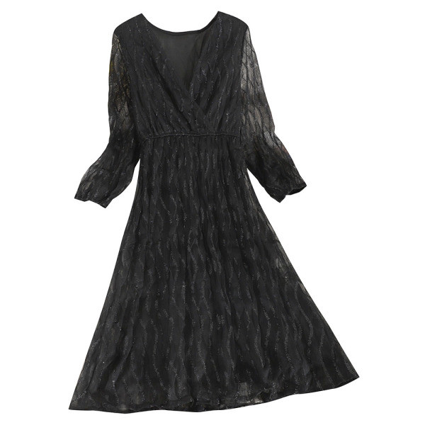 Rochie moderna de dama alb-negru cu dantela si decolteu in V