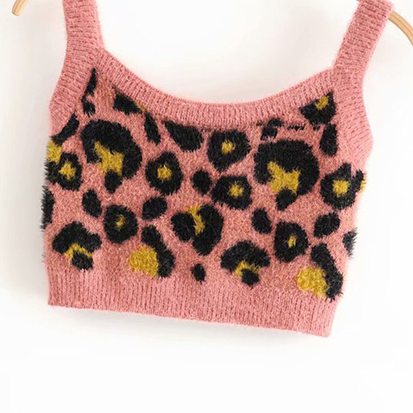 Rövid pehelymellény vékony pántokkal, rózsaszín és leopárd mintával