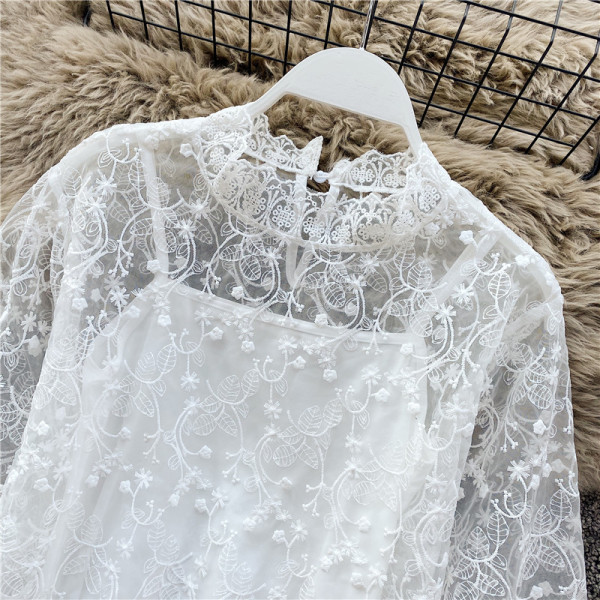 Modern női tüll blúz hímzéssel és magas gallérral bézs, fehér és fekete színben