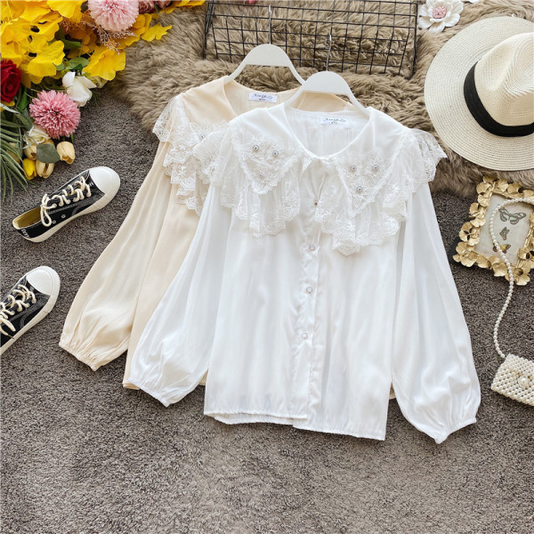 Cămașă modernă de damă cu nasturi și dantelă în alb, negru și bej