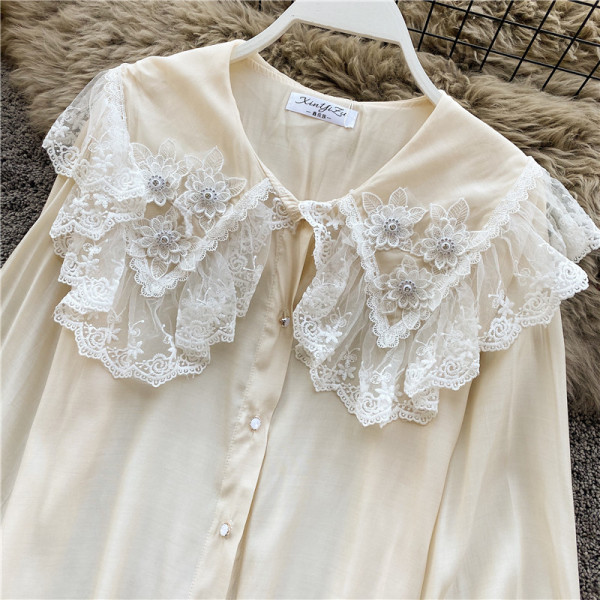 Cămașă modernă de damă cu nasturi și dantelă în alb, negru și bej