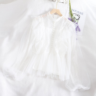 Stílusos női ing fekete, bézs és fehér színben, gyöngyökkel és tüll ujjakkal