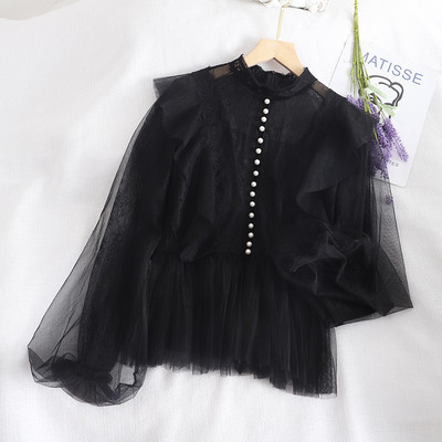 Stílusos női ing fekete, bézs és fehér színben, gyöngyökkel és tüll ujjakkal