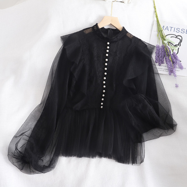 Stílusos női ing fekete, bézs és fehér színben, gyöngyökkel és tüll ujjakkal