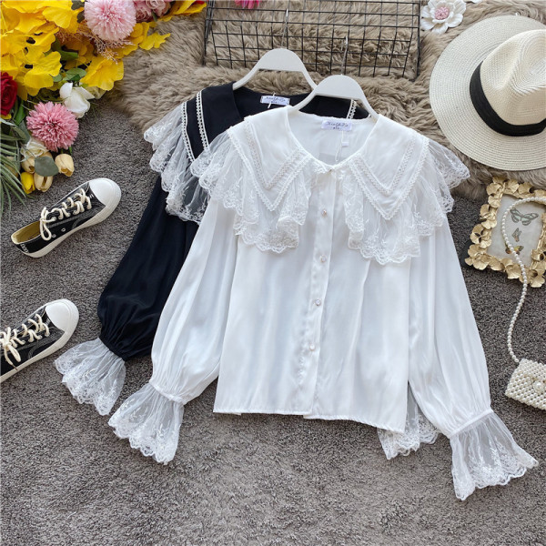 Stílusos női ing fehér, fekete és bézs színben, csipkével és gombokkal