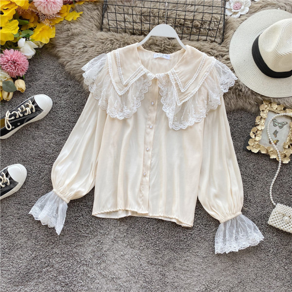 Stílusos női ing fehér, fekete és bézs színben, csipkével és gombokkal