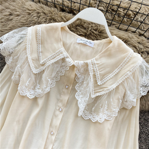 Stílusos női ing fehér, fekete és bézs színben, csipkével és gombokkal