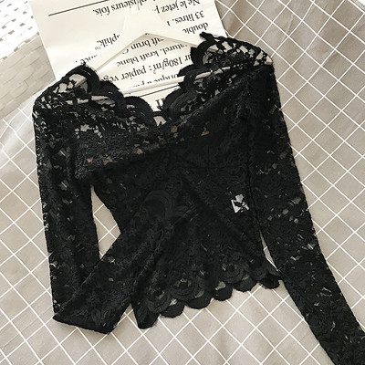 Fekete-fehér női csipkeblúz V-nyakkal és hosszú ujjal