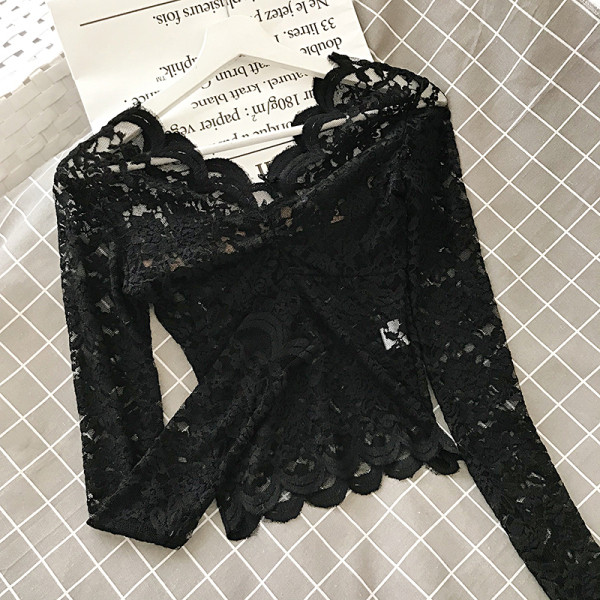 Fekete-fehér női csipkeblúz V-nyakkal és hosszú ujjal