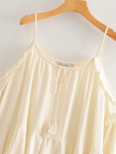 Női felső kivágású modell vékony pántokkal és fürtökkel, bézs színben