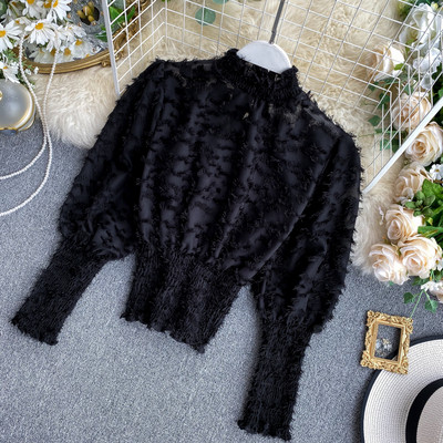 Női blúz rojtokkal és széles ujjú pólógallérral fehér, fekete és bézs színben