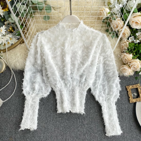 Női blúz rojtokkal és széles ujjú pólógallérral fehér, fekete és bézs színben