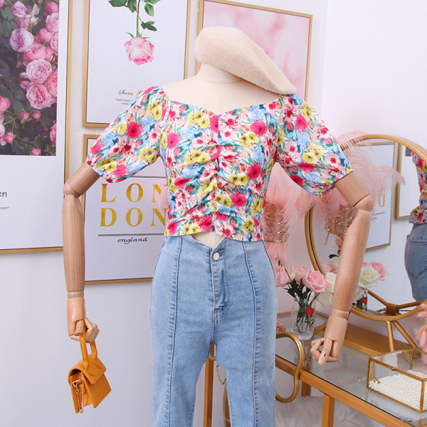 Új modell női blúz virágos motívumokkal és csónakos nyakkivágással, három színben