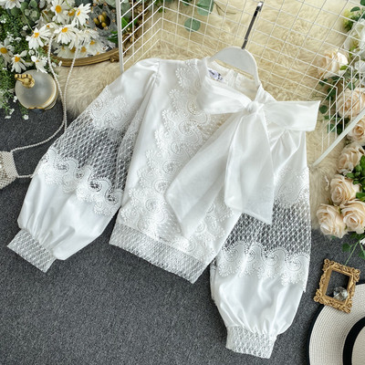 Stílusos női csipke ing gallérján szalaggal és széles ujjú fehér és fekete színben