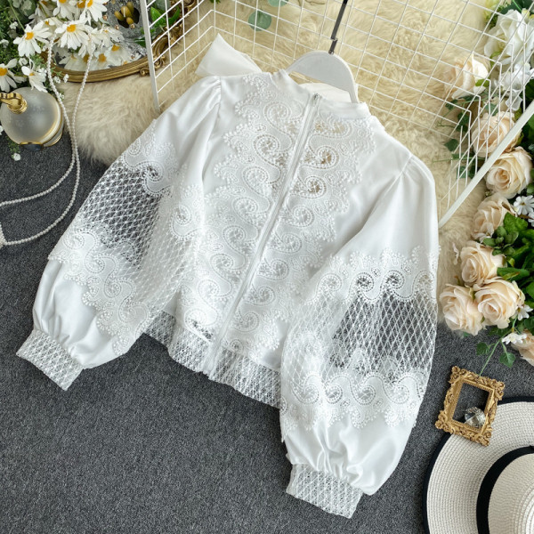 Stílusos női csipke ing gallérján szalaggal és széles ujjú fehér és fekete színben