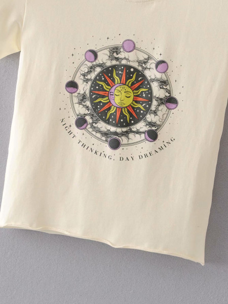 Rövid alkalmi fehér póló, rátéttel és rövid ujjal