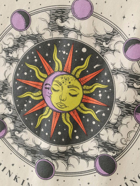 Rövid alkalmi fehér póló, rátéttel és rövid ujjal