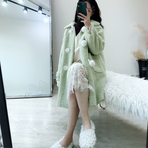 Női téli pehelykabát zöld és bézs színű zsebekkel