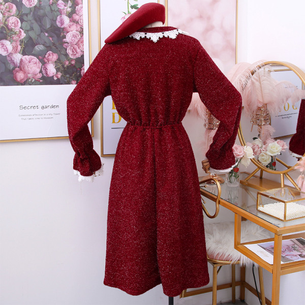 Új modell női blúz csipkével és gombokkal - szabású modell