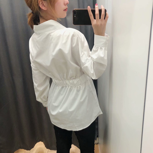 Női kivágott ing mély V-nyakkal, fehér színben