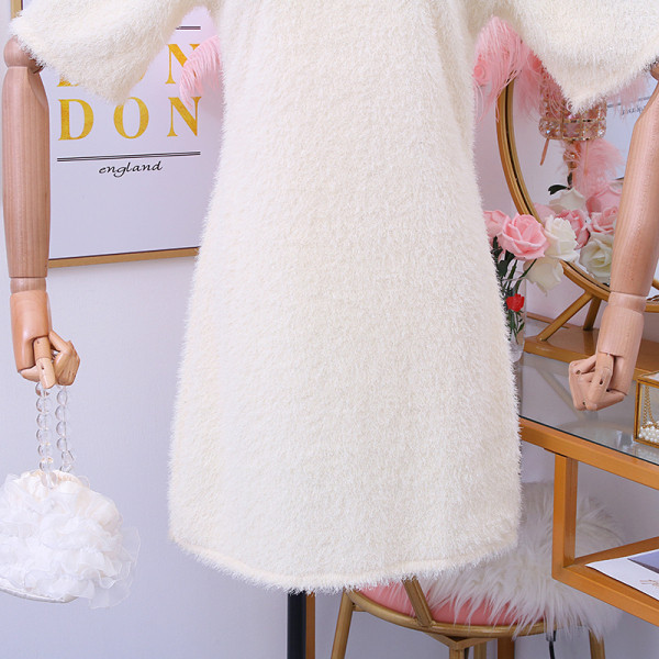 Női ruha ovális nyakkivágással és rövid ujjú fehér és fekete színben