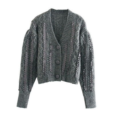 Rövid, vastag mellény szürke gombokkal és fürtökkel