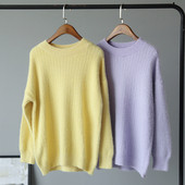 Női téli pulóver kerek nyakkivágással, aszimmetrikus mintával, sárga és lila színben