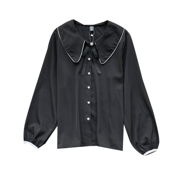 Modern női ing gombokkal és fekete-fehér szalaggal