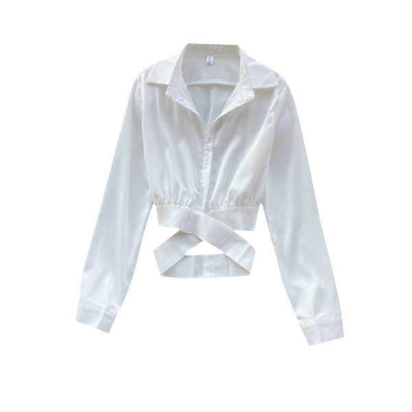 Cămașă modernă de damă cu decolteu spitz și guler clasic în alb